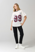 Camiseta crema oversize college con cuello redondo