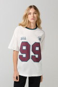 Camiseta crema oversize college con cuello redondo