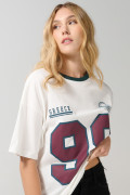 Camiseta crema oversize college con cuello redondo