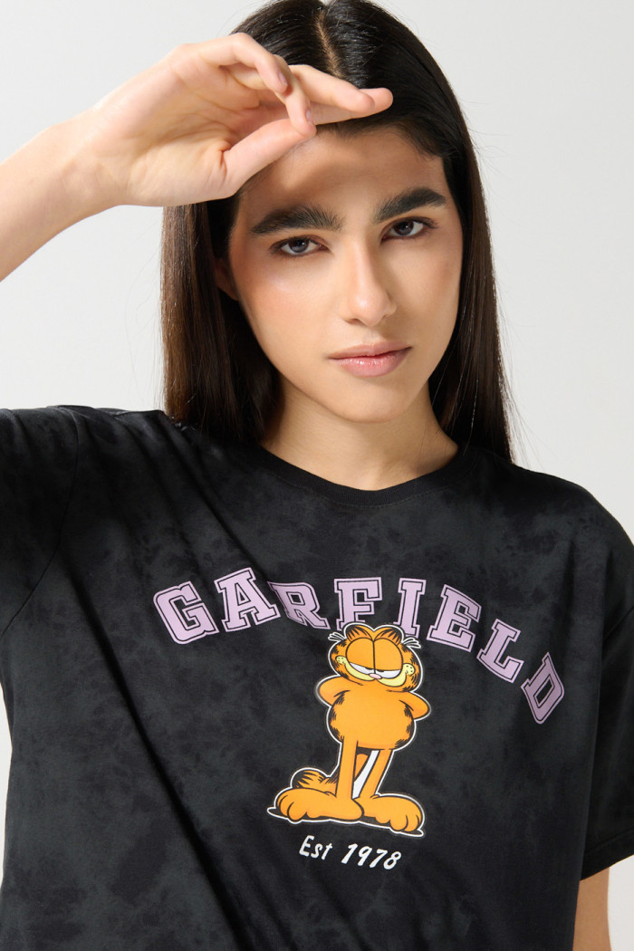 Camiseta negra tie dye manga corta de Garfield