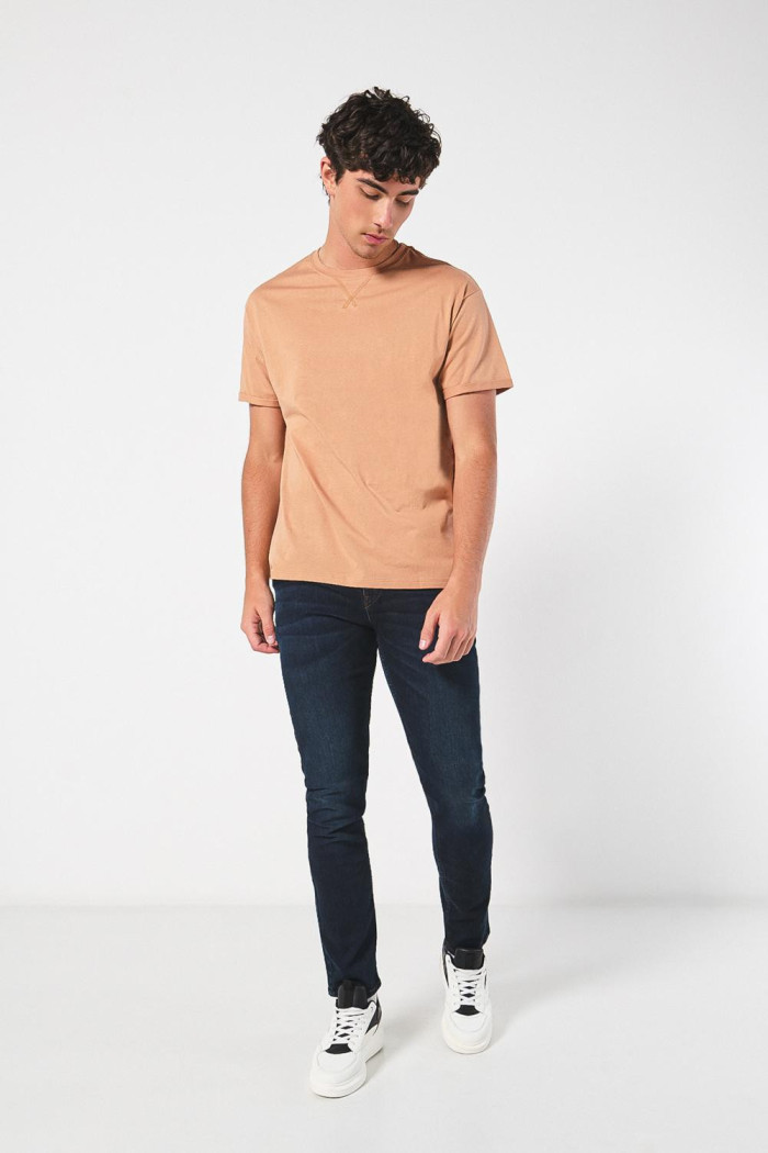 Camiseta manga corta unicolor con doblez en puños