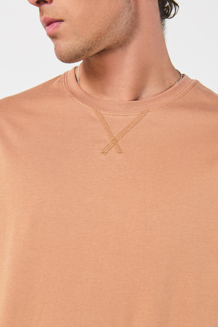 Camiseta manga corta unicolor con doblez en puños