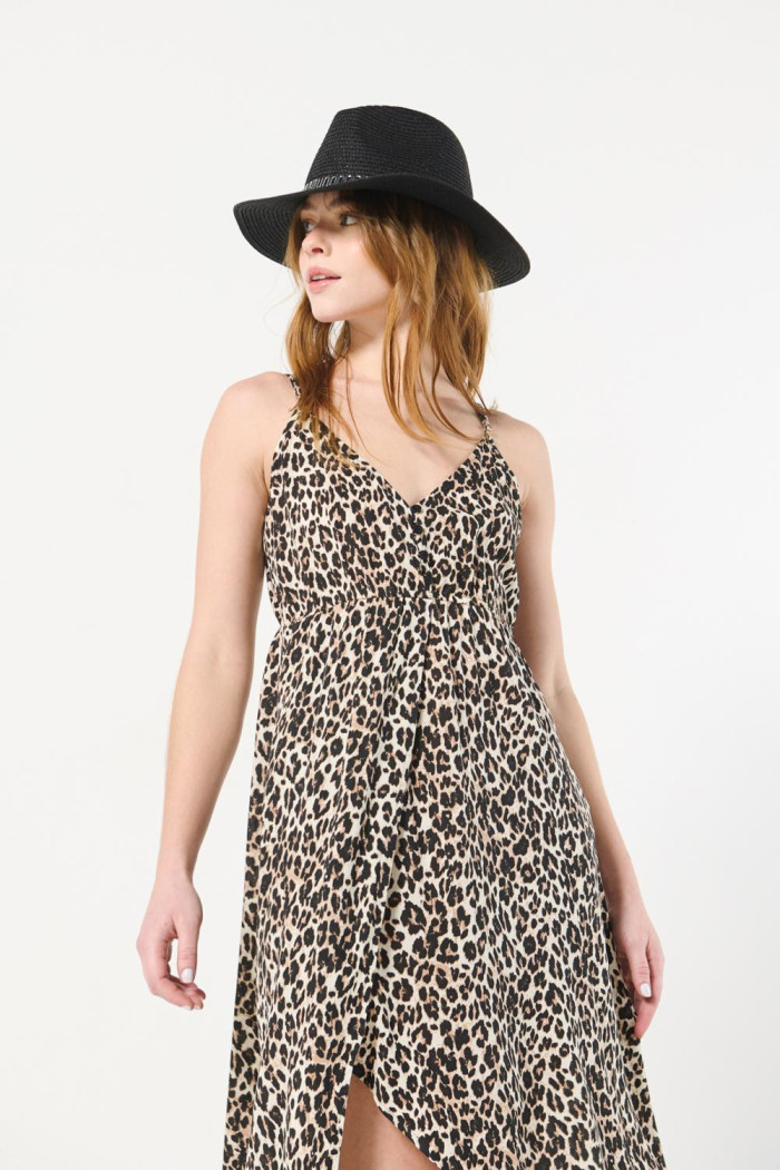 Vestido kaki largo con abertura y diseño animal print