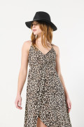 Vestido kaki largo con abertura y diseño animal print