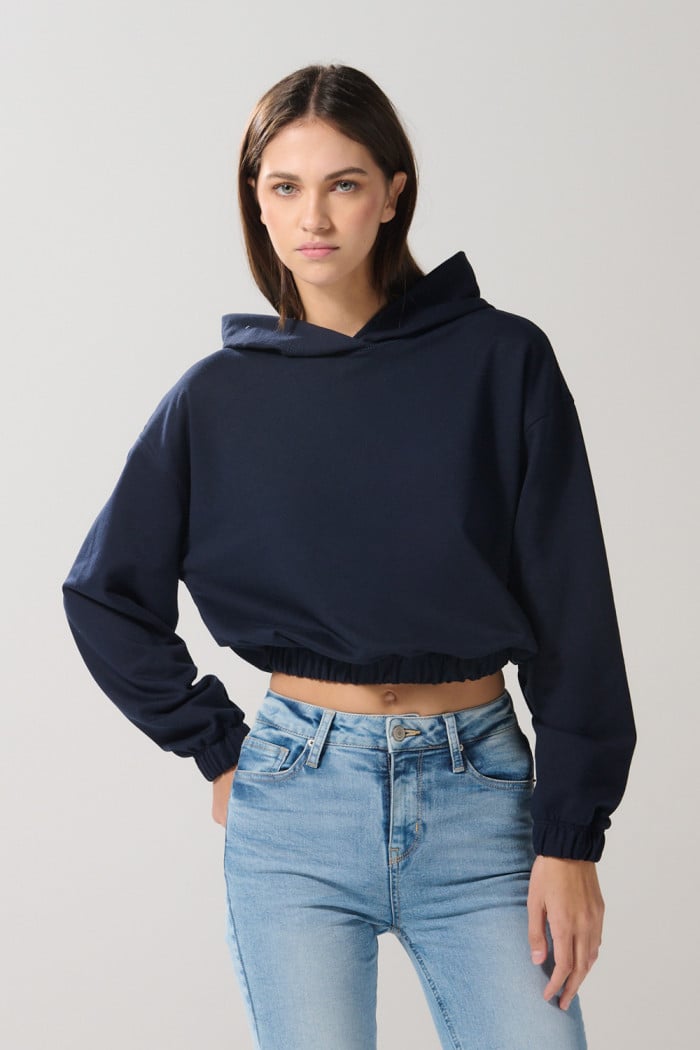 Buzo oversize azul intenso con elásticos y capota