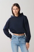 Buzo oversize azul intenso con elásticos y capota