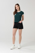 Camiseta college verde con contrastes blancos y manga corta