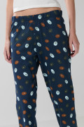 Pantalón jogger azul intenso con diseño de Escandalosos