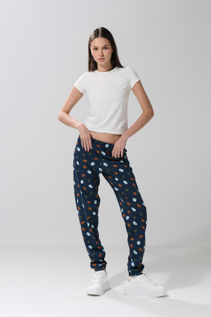 Pantalón jogger azul intenso con diseño de Escandalosos