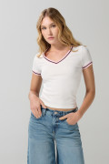 Camiseta ajustada acanalada crema clara con cuello V
