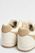 Tenis casuales unicolores con perforaciones y cortes