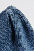 Gorro en tejido de terciopelo azul con doblez sencillo