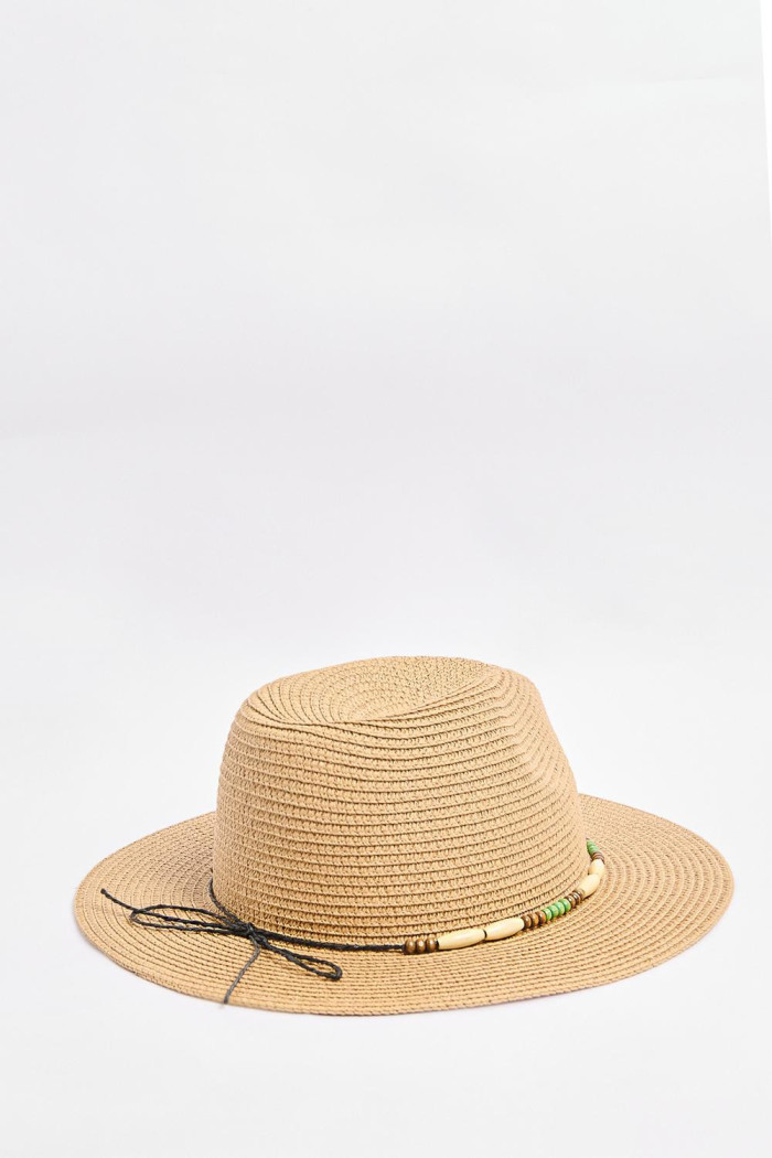 Sombrero fedora café claro con cordón decorativo