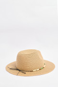 Sombrero fedora café claro con cordón decorativo