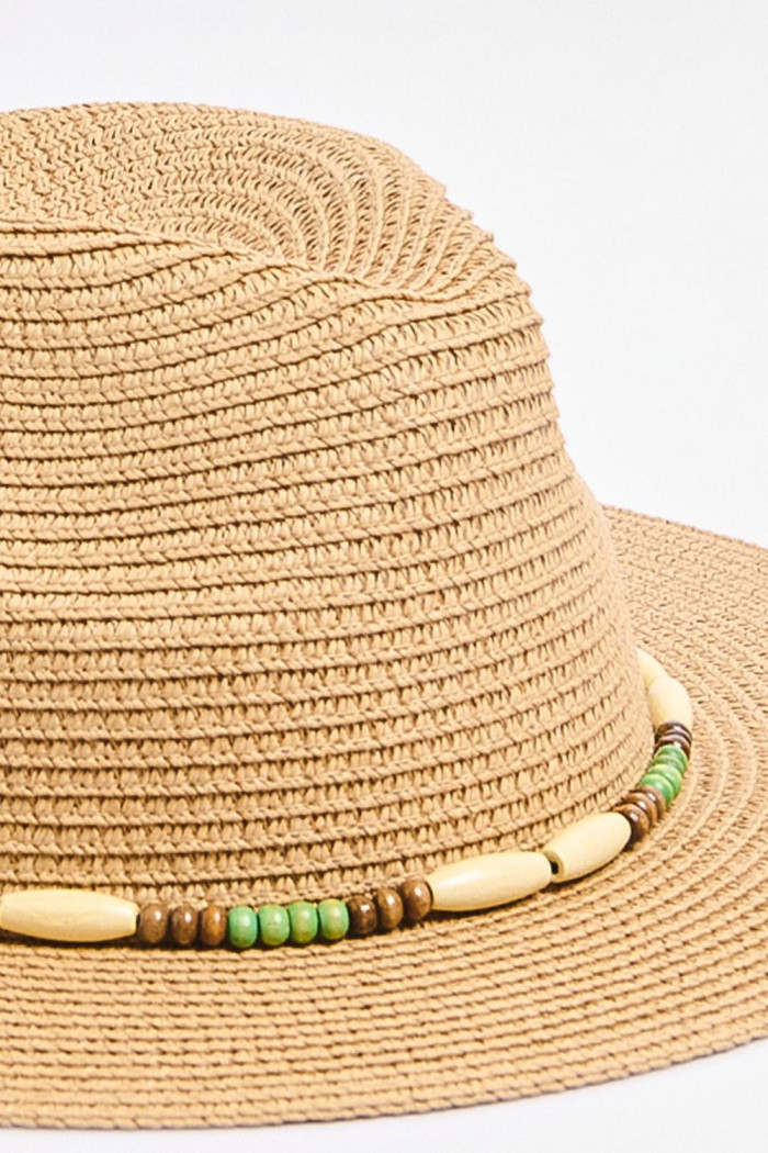Sombrero fedora café claro con cordón decorativo