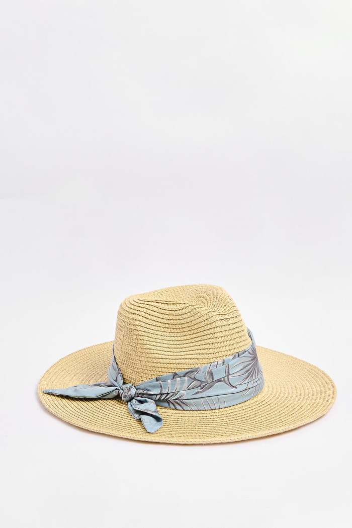 Sombrero kaki claro fedora con cinta decorativa