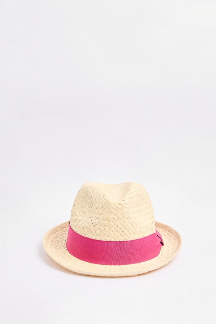 Sombrero crema Panamá con cinta decorativa en contraste