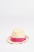 Sombrero crema Panamá con cinta decorativa en contraste