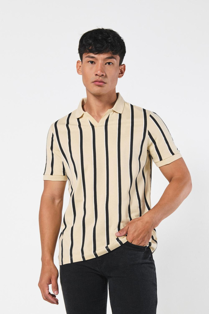Camiseta Polo estampada con cuello y puños tejidos.