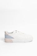 Tenis blancos casuales con contrastes posteriores
