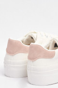 Tenis cremas claros casuales con contrastes rosados