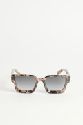 Gafas kakis wayfarer con marco cuadrado estampado
