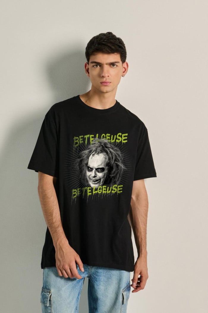 Camiseta oversize unicolor con diseño de Beetlejuice
