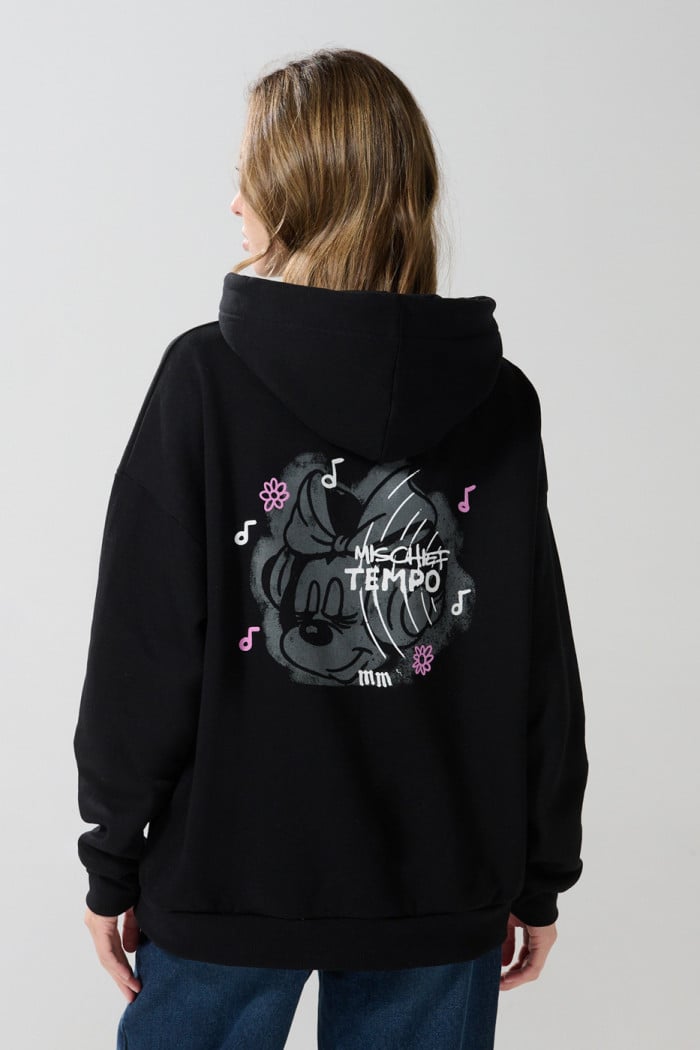 Buzo oversize negro con capota y diseños de Minnie