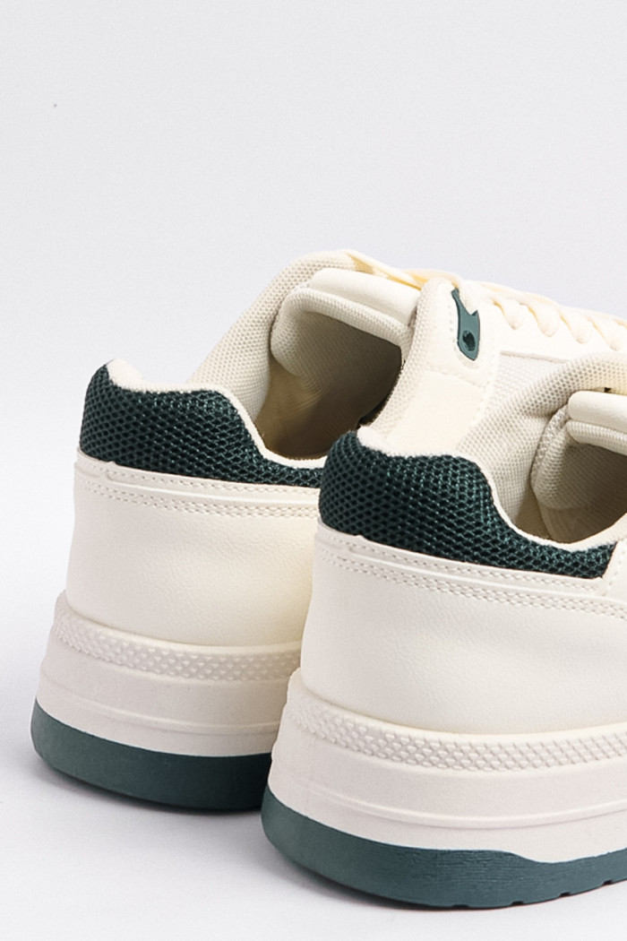 Tenis cremas casuales con diseños azules localizados