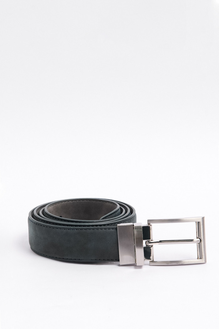Cinturón reversible azul intenso con hebilla metálica