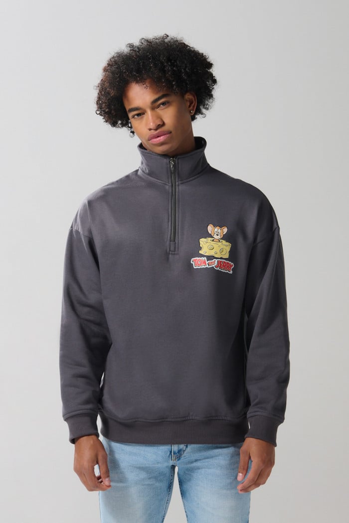 Buzo de Tom y Jerry oversize gris con cuello alto