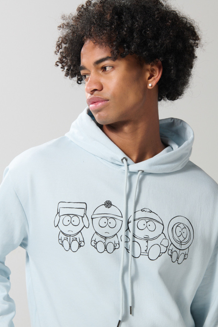 Buzo oversize con capota azul claro y diseño de South Park