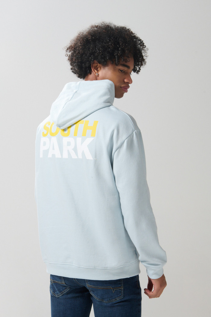 Buzo oversize con capota azul claro y diseño de South Park