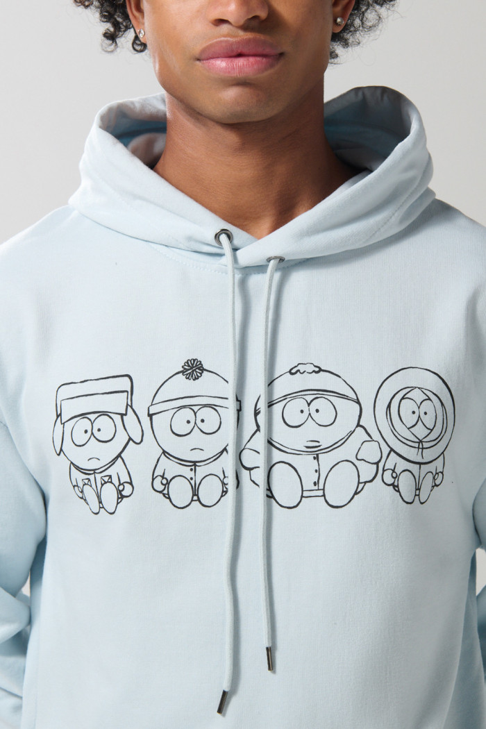 Buzo oversize con capota azul claro y diseño de South Park