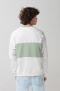 Buzo crema claro cuello redondo con arte college en frente