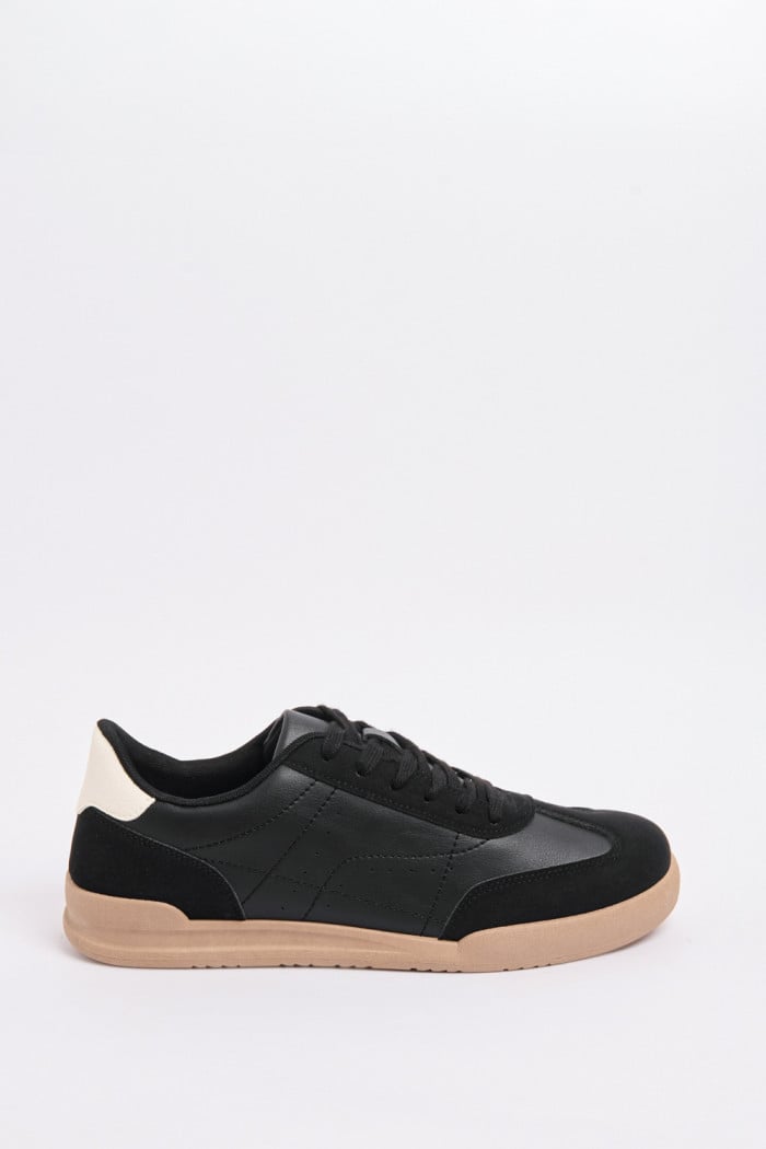 Tenis unicolores casuales con suelas planas y cortes