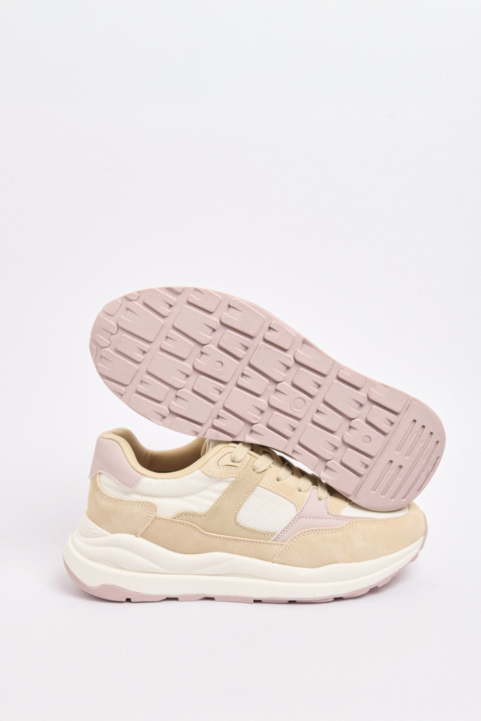 Tenis de plataforma kakis con cortes en contraste