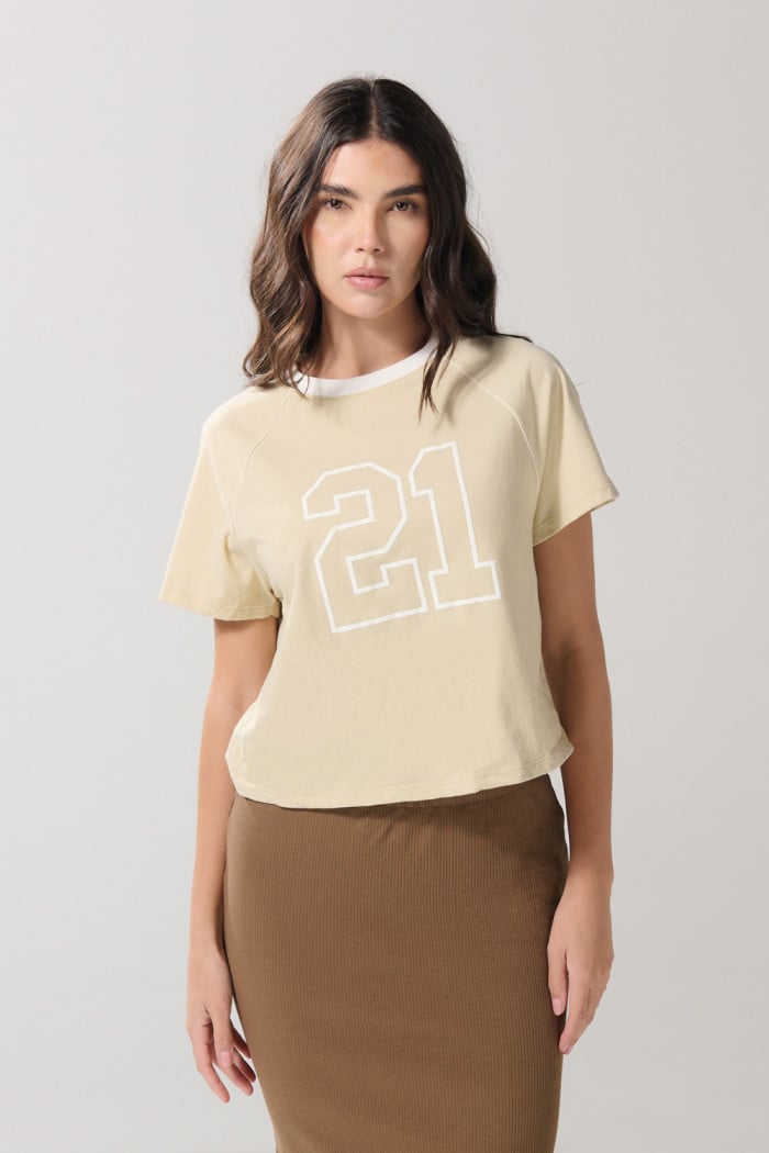 Camiseta kaki clara college con manga ranglan corta