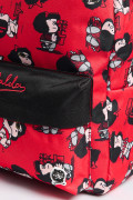 Maleta roja oscura con diseños de Mafalda y cremalleras