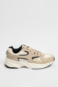 Tenis de plataforma kakis con suelas altas y cortes