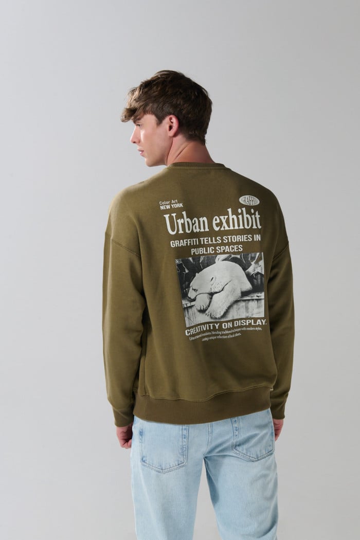 Buzo artístico urbano unicolor oversize cuello redondo