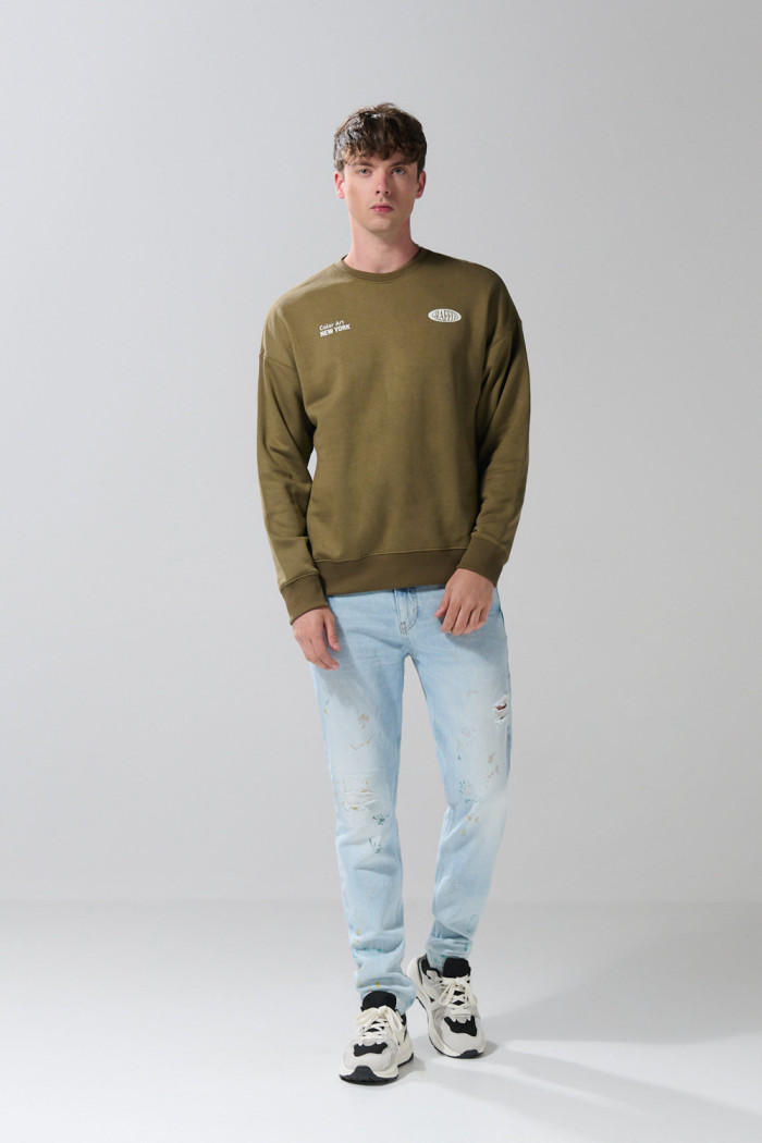 Buzo artístico urbano unicolor oversize cuello redondo
