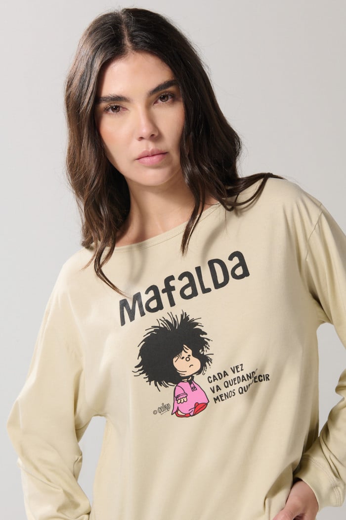 Camiseta kaki clara manga larga con diseño de Mafalda