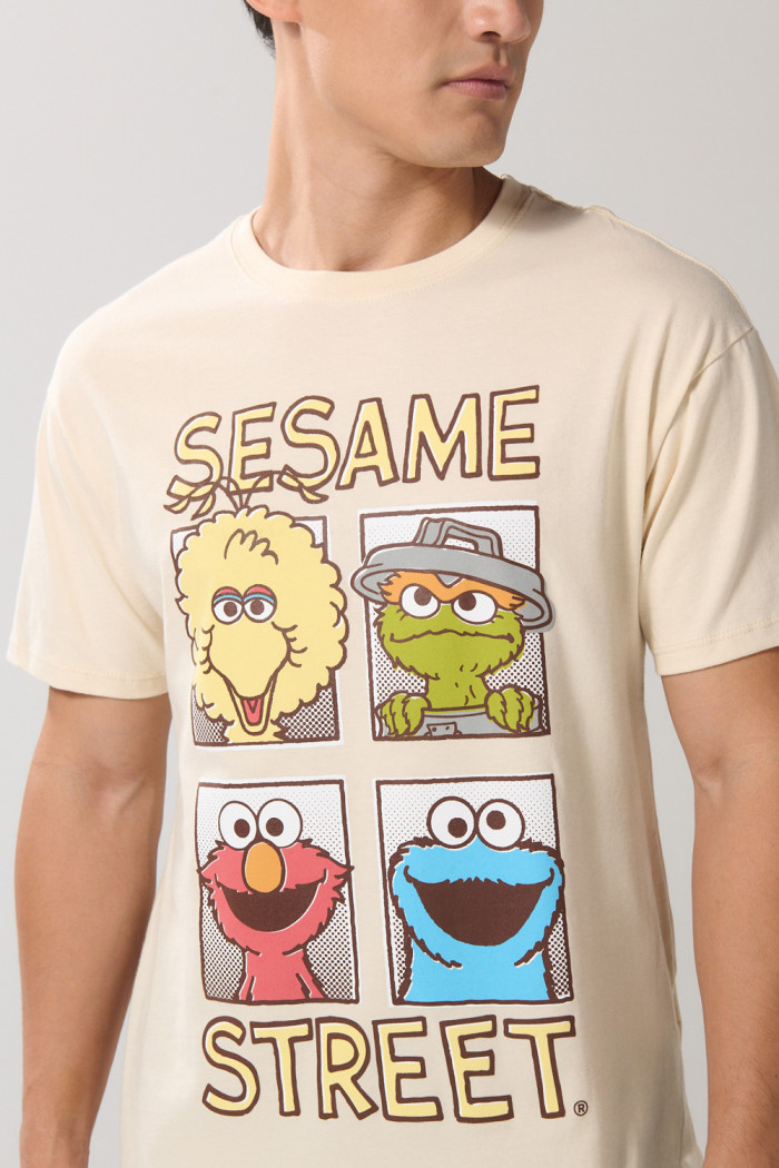 Camiseta de Plaza Sésamo kaki clara manga corta

