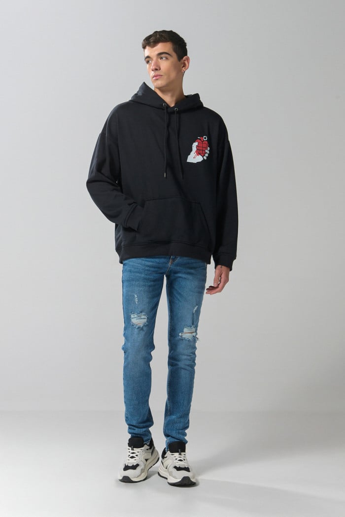 Buzo negro oversize con capota y diseños de Green Day
