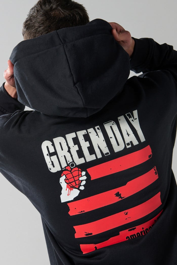 Buzo negro oversize con capota y diseños de Green Day
