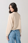 Buzo kaki claro crop top con estampado college
