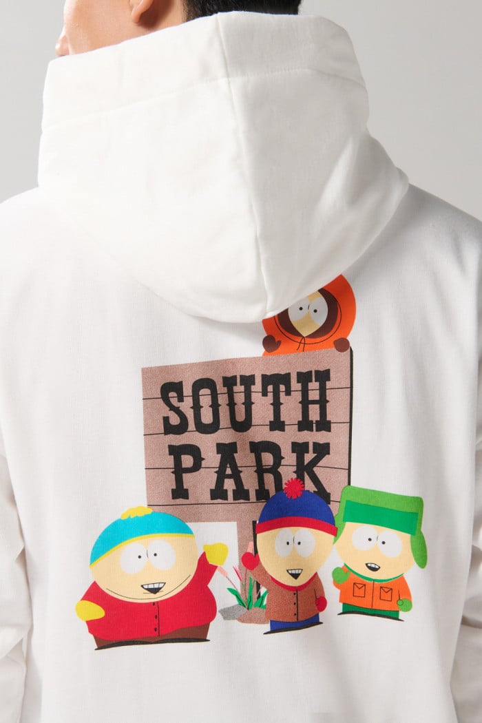 Buzo oversize crema de South Park con capota y bolsillo