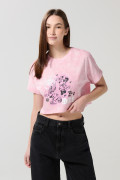 Camiseta crop top rosada tie dye oversize de Minnie y Daisy