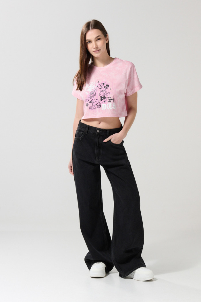 Camiseta crop top rosada tie dye oversize de Minnie y Daisy